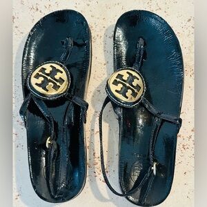 Tory Burch Dillan Sandal Black Patent Leather Gold
Logo Thong Sandals Sz 7-7.5